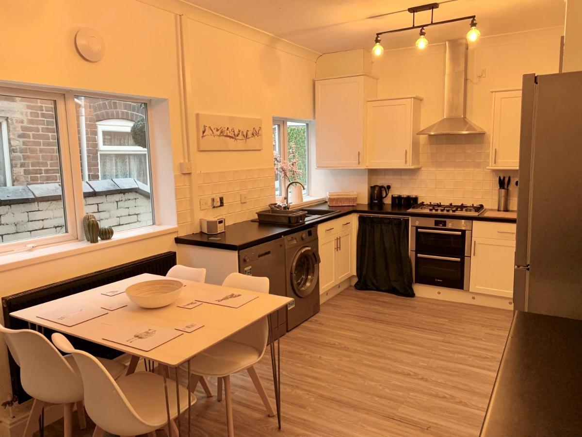 Stamer House By Yourstays, Stylish Quirky House, With 4 Double Bedrooms, Book Now! Stoke-on-Trent Екстериор снимка