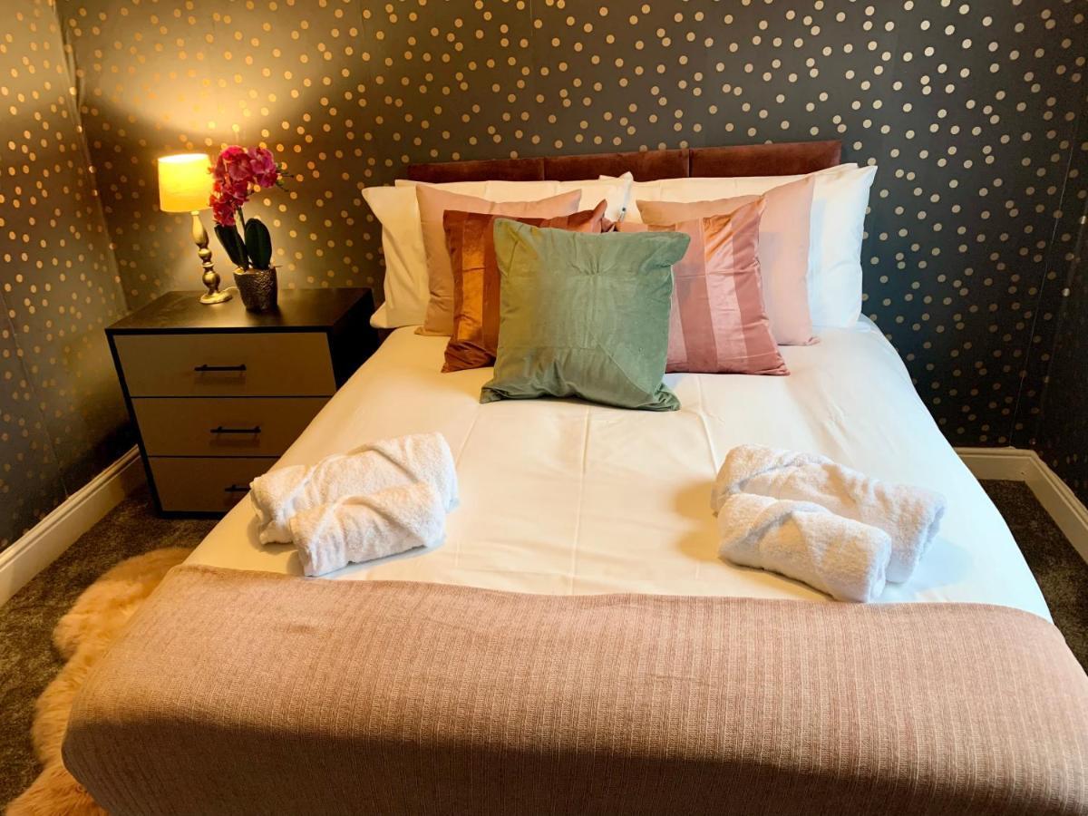 Stamer House By Yourstays, Stylish Quirky House, With 4 Double Bedrooms, Book Now! Stoke-on-Trent Екстериор снимка